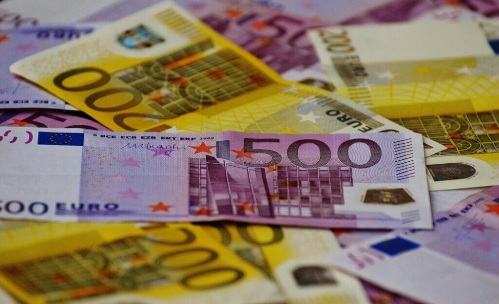 Banknoty euro - odmowa odliczenia vat, straty w dochodach, ryzyko istnienia firmy
