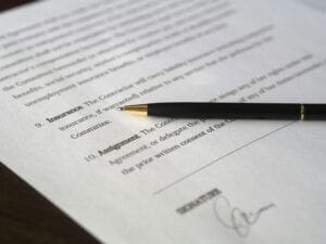 Dokument i podpis – formalności prawne przy dochodzeniu odszkodowania za pożar domu w Rzeszowie i na Podkarpaciu.